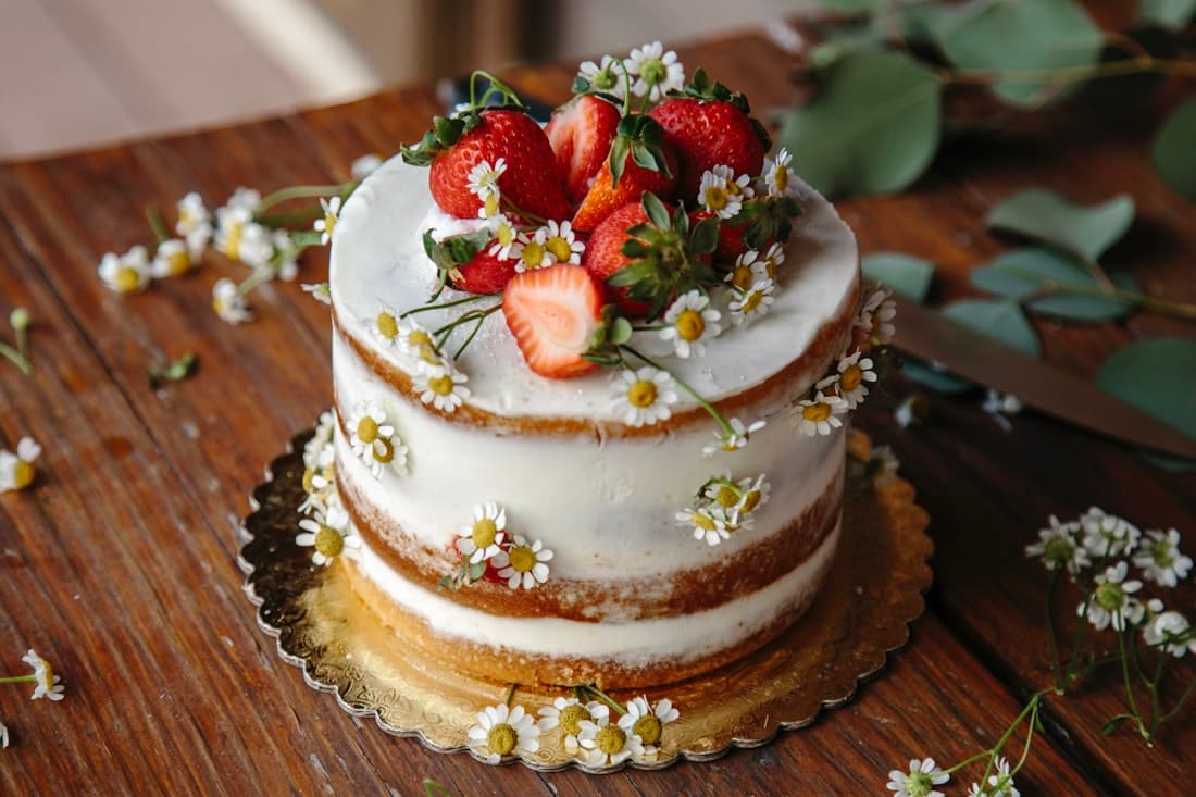 Daisy Naked Cake